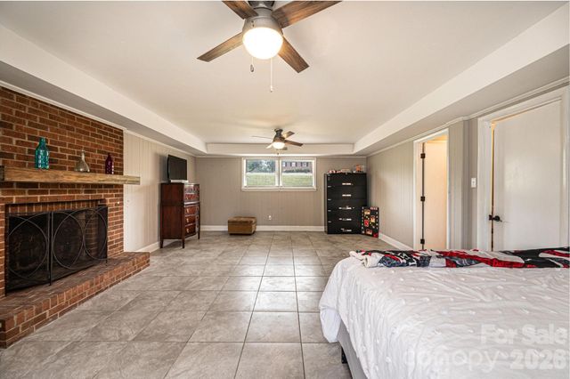 3231 25th Street NE, Hickory, NC 28601