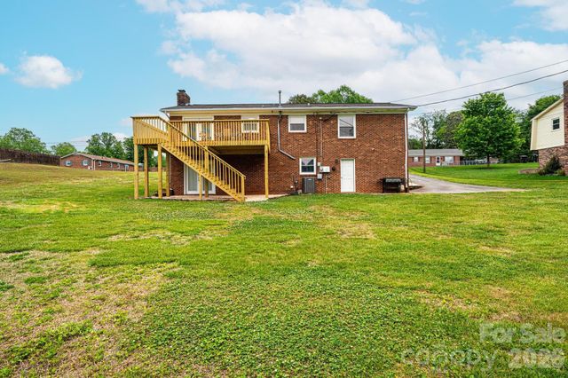 3231 25th Street NE, Hickory, NC 28601