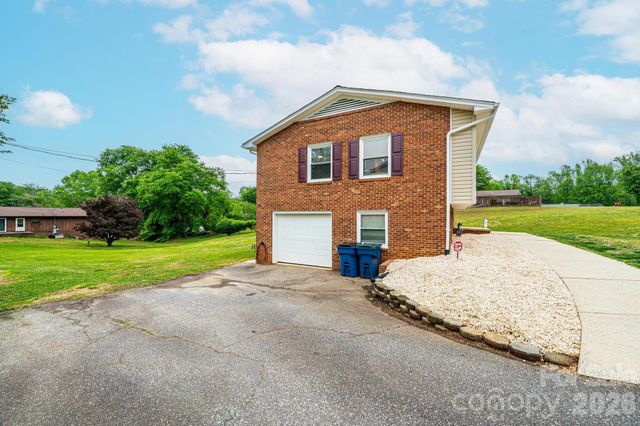3231 25th Street NE, Hickory, NC 28601