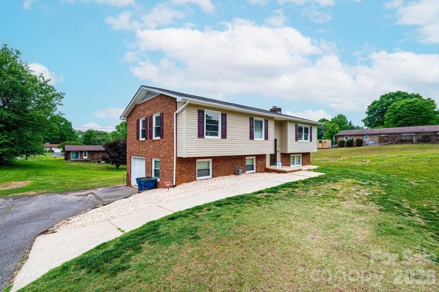 3231 25th Street NE, Hickory, NC 28601