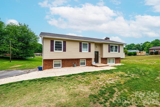 3231 25th Street NE, Hickory, NC 28601