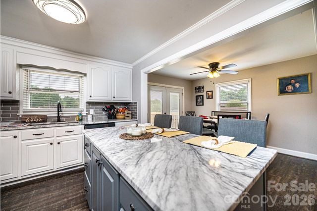 3231 25th Street NE, Hickory, NC 28601