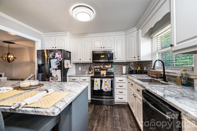 3231 25th Street NE, Hickory, NC 28601