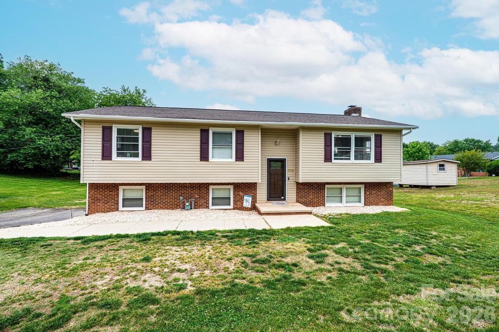 3231 25th Street NE, Hickory, NC 28601