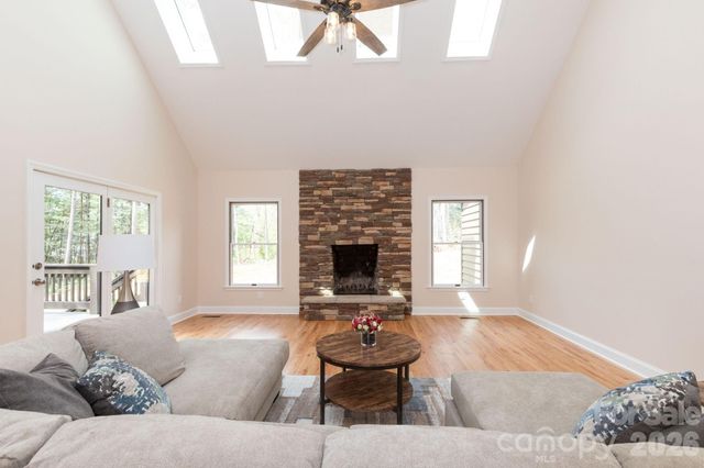 68 Sigmon Road, Fletcher, NC 28732