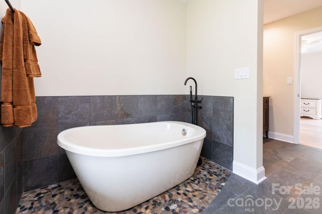 68 Sigmon Road, Fletcher, NC 28732