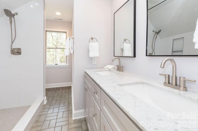 68 Sigmon Road, Fletcher, NC 28732