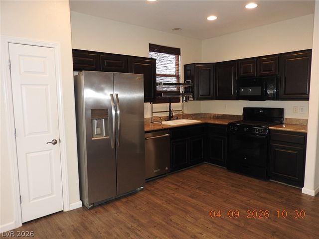 390 FRINGE RUFF Drive, Las Vegas, NV 89148