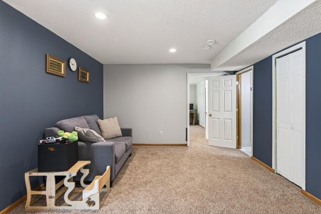 3351 N View Lane, Woodbury, MN 55125