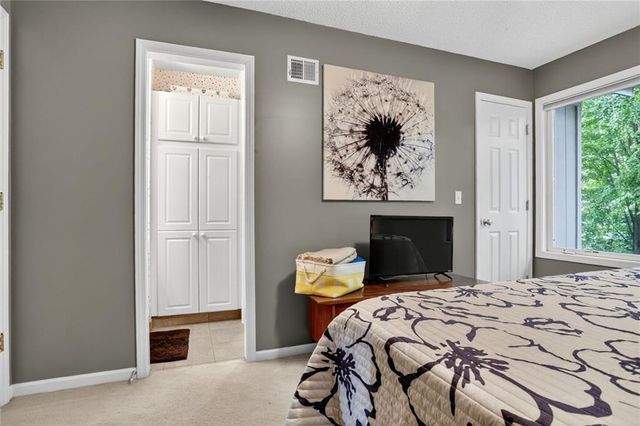 14226 S Shannan Lane, Olathe, KS 66062