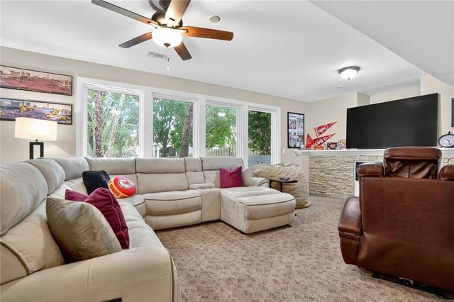 14226 S Shannan Lane, Olathe, KS 66062