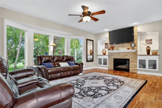 14226 S Shannan Lane, Olathe, KS 66062