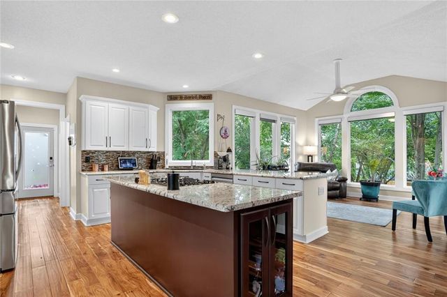 14226 S Shannan Lane, Olathe, KS 66062