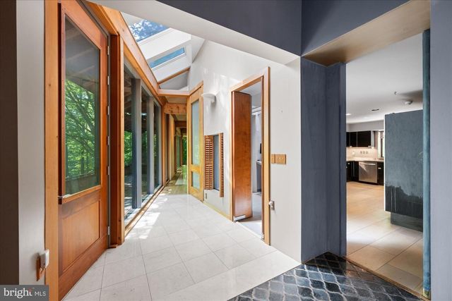 7575 POTOMAC FALLS RD, Mclean, VA 22102