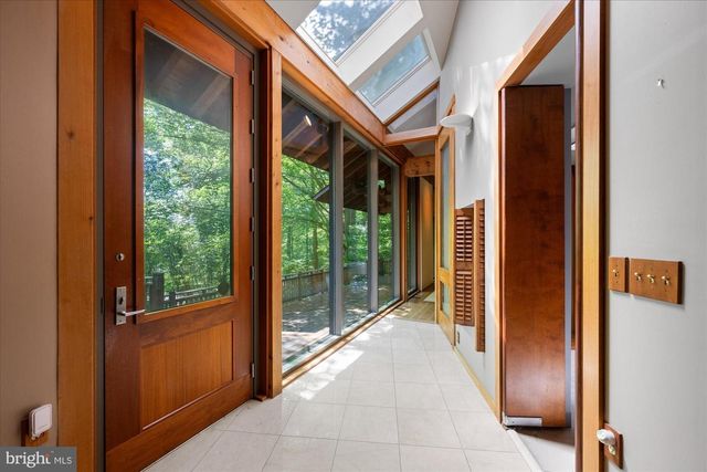 7575 POTOMAC FALLS RD, Mclean, VA 22102
