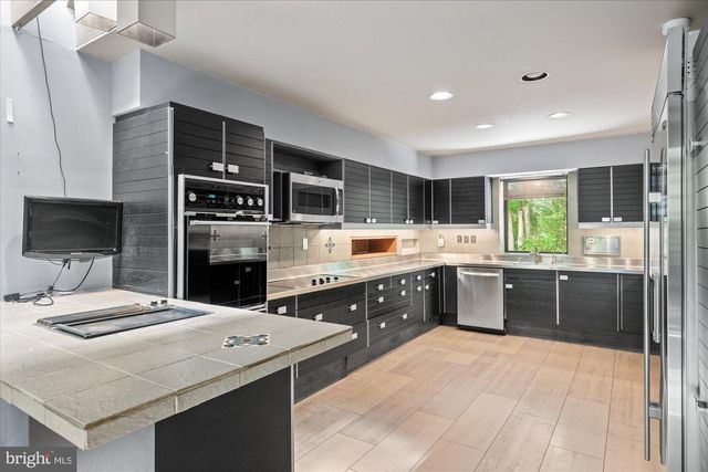 7575 POTOMAC FALLS RD, Mclean, VA 22102