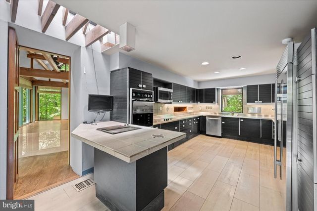 7575 POTOMAC FALLS RD, Mclean, VA 22102