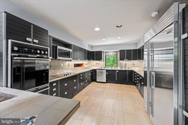 7575 POTOMAC FALLS RD, Mclean, VA 22102