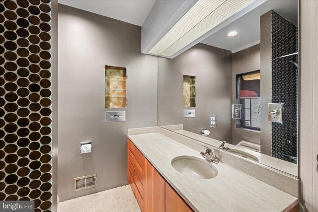 7575 POTOMAC FALLS RD, Mclean, VA 22102