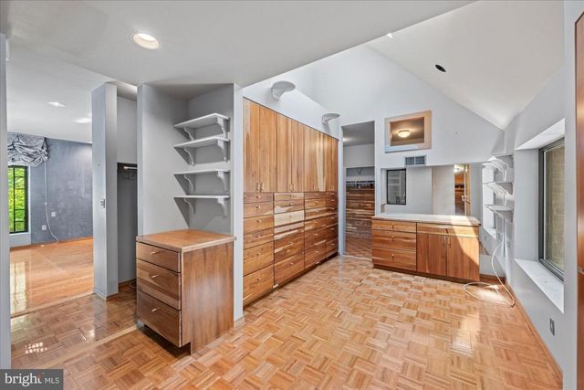 7575 POTOMAC FALLS RD, Mclean, VA 22102