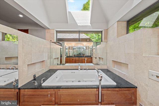 7575 POTOMAC FALLS RD, Mclean, VA 22102