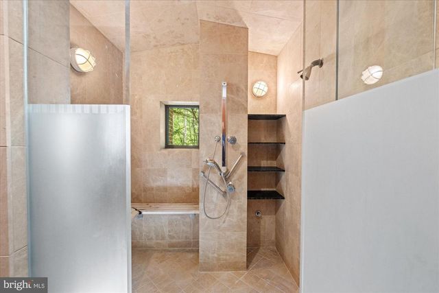 7575 POTOMAC FALLS RD, Mclean, VA 22102