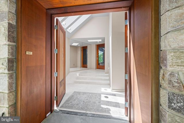7575 POTOMAC FALLS RD, Mclean, VA 22102