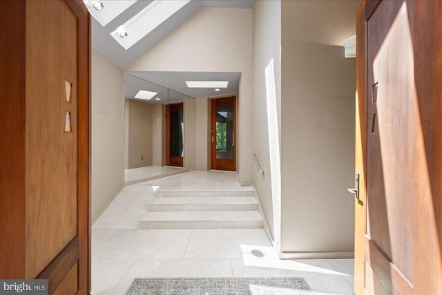 7575 POTOMAC FALLS RD, Mclean, VA 22102