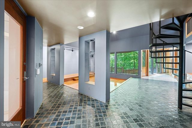 7575 POTOMAC FALLS RD, Mclean, VA 22102