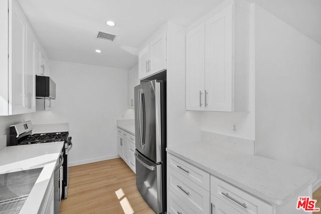 7823 Kenyon Avenue, Los Angeles, CA 90045