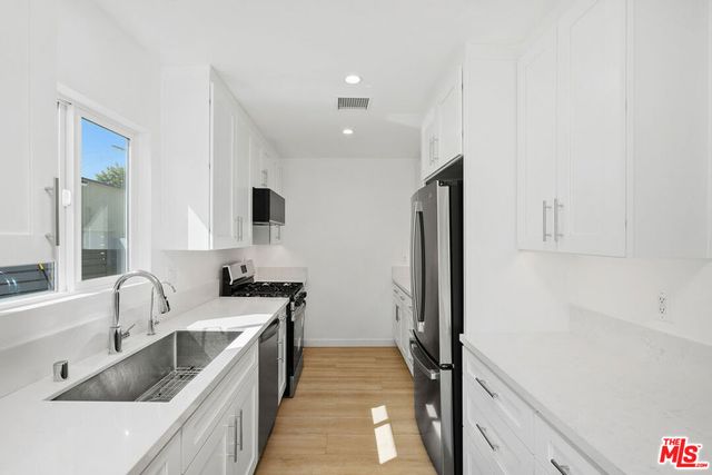 7823 Kenyon Avenue, Los Angeles, CA 90045