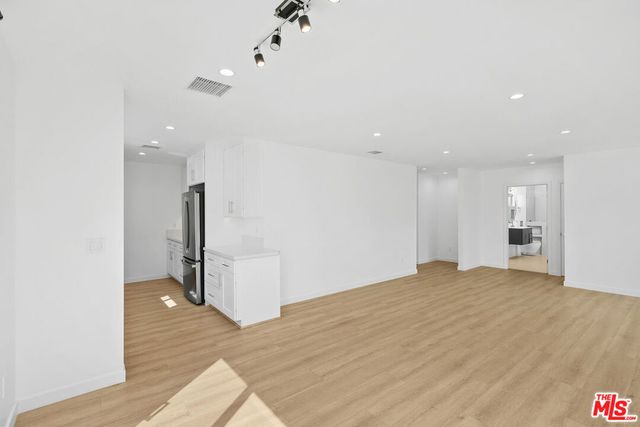 7823 Kenyon Avenue, Los Angeles, CA 90045