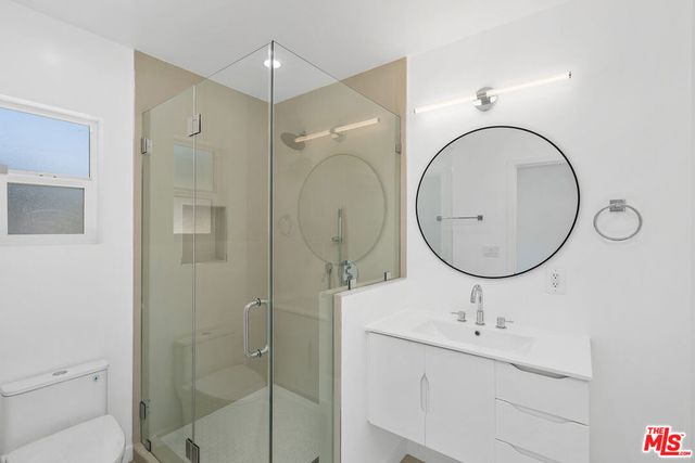 7823 Kenyon Avenue, Los Angeles, CA 90045