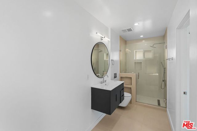 7823 Kenyon Avenue, Los Angeles, CA 90045