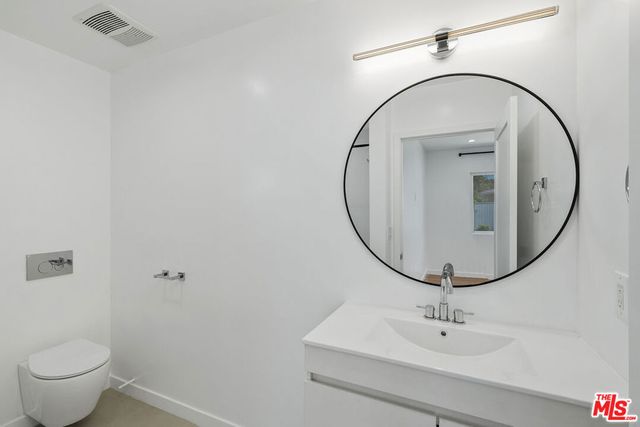 7823 Kenyon Avenue, Los Angeles, CA 90045