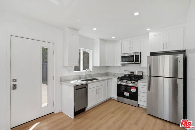 7823 Kenyon Avenue, Los Angeles, CA 90045