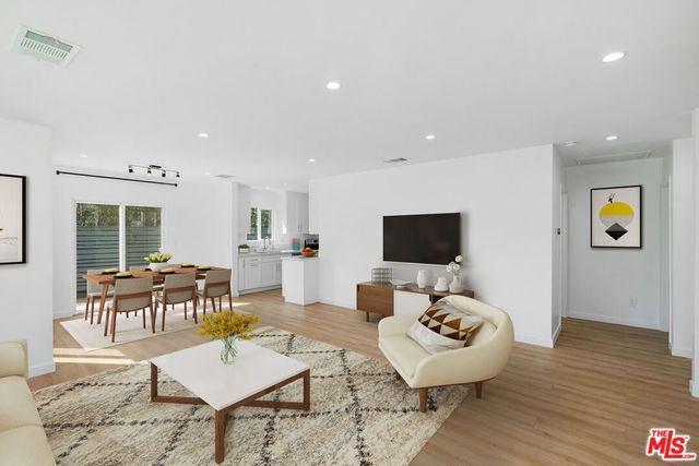 7823 Kenyon Avenue, Los Angeles, CA 90045