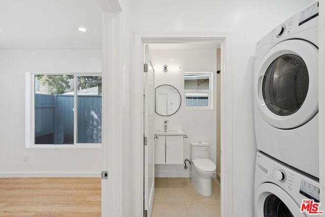 7823 Kenyon Avenue, Los Angeles, CA 90045