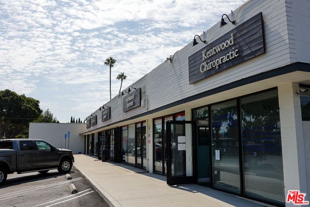 7823 Kenyon Avenue, Los Angeles, CA 90045