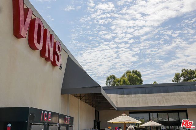 7823 Kenyon Avenue, Los Angeles, CA 90045