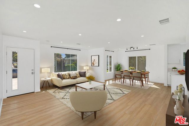 7823 Kenyon Avenue, Los Angeles, CA 90045