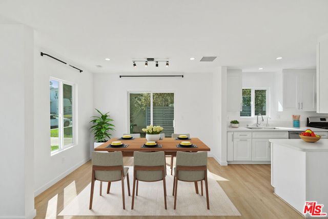 7823 Kenyon Avenue, Los Angeles, CA 90045