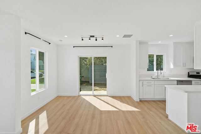 7823 Kenyon Avenue, Los Angeles, CA 90045