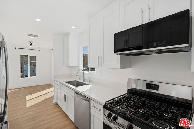 7823 Kenyon Avenue, Los Angeles, CA 90045