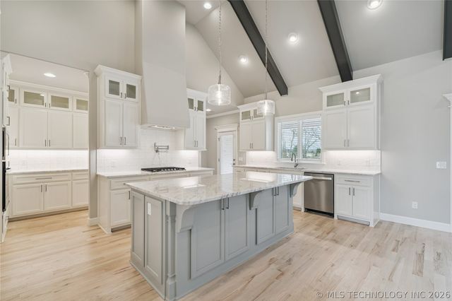 8622 S Timber Wolf Drive, Broken Arrow, OK 74014