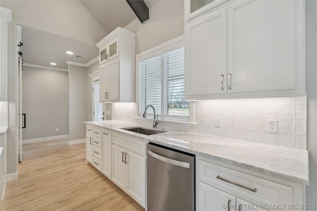 8622 S Timber Wolf Drive, Broken Arrow, OK 74014