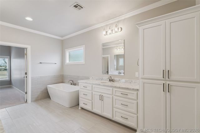 8622 S Timber Wolf Drive, Broken Arrow, OK 74014