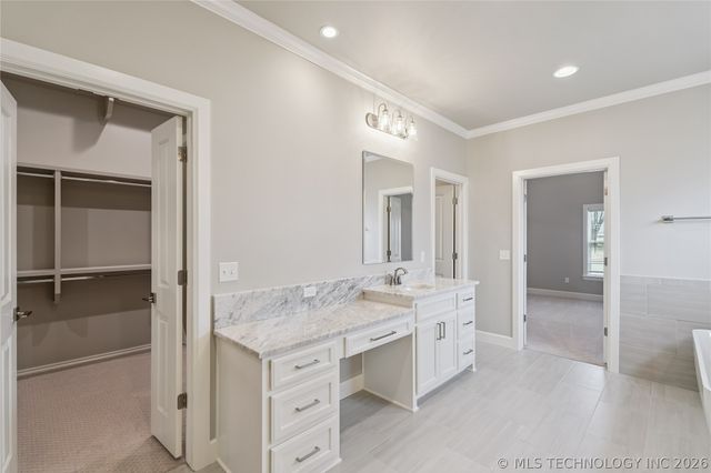 8622 S Timber Wolf Drive, Broken Arrow, OK 74014