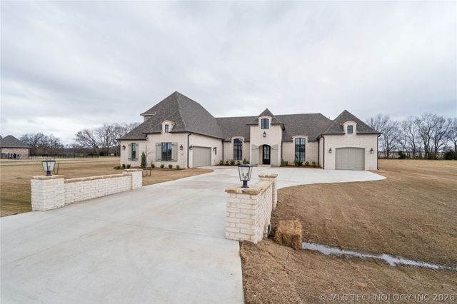 8622 S Timber Wolf Drive, Broken Arrow, OK 74014