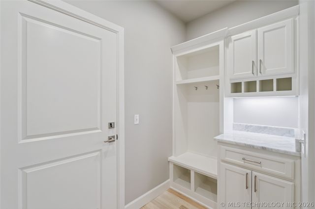 8622 S Timber Wolf Drive, Broken Arrow, OK 74014